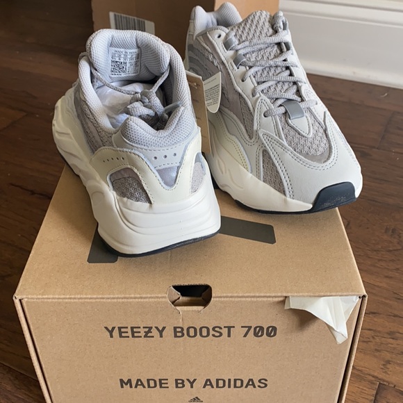 Yeezy 700 static - Picture 2 of 3